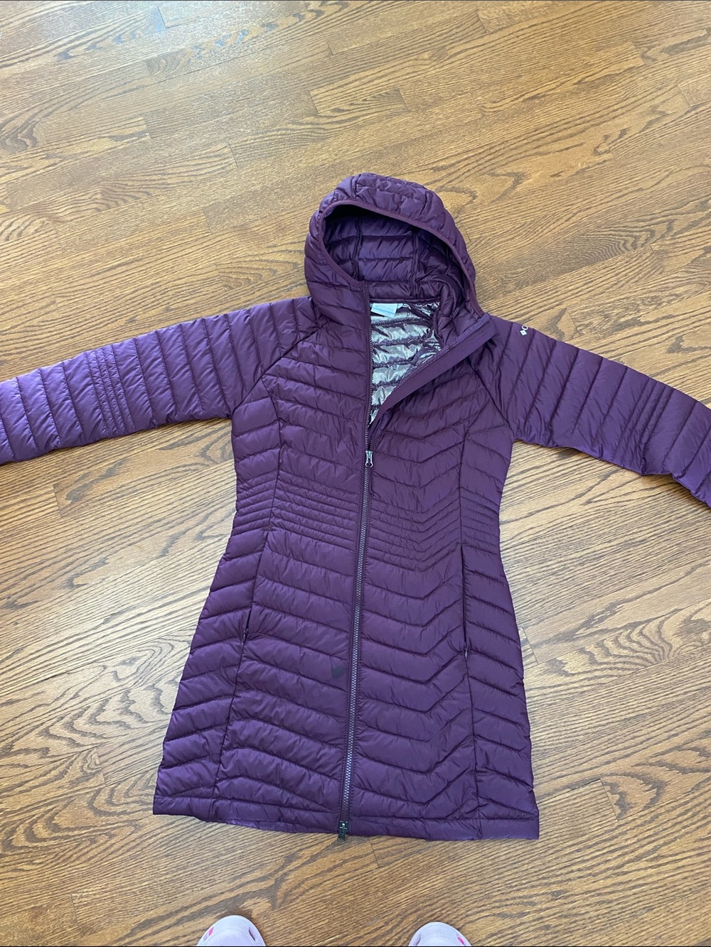 Columbia women’s burgundy hooded jacket. Small